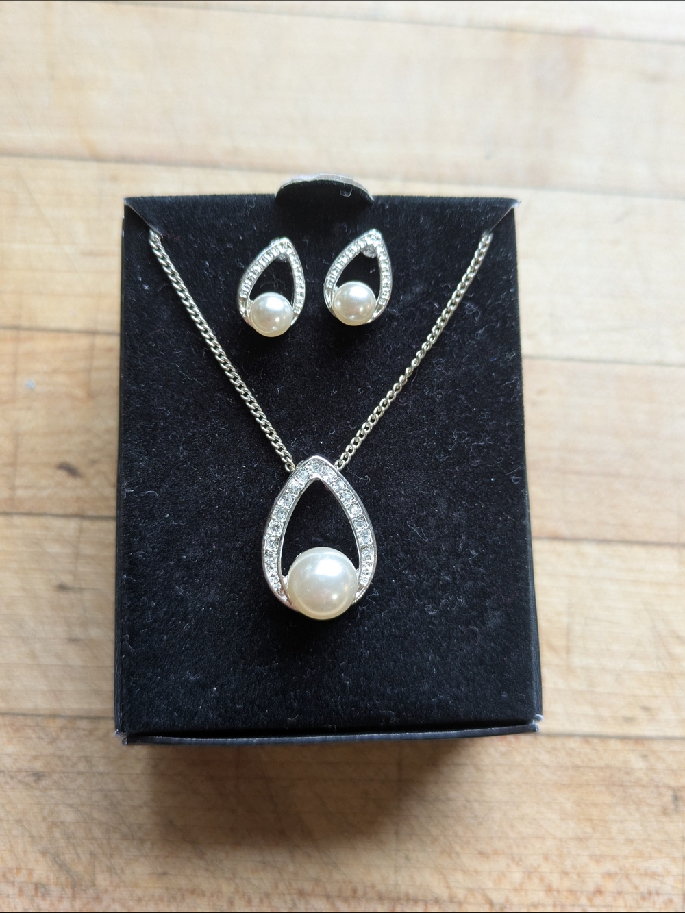 Avon SAQ Silver Tone Pearl Teardrop Necklace and Earrings Set, New